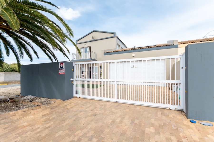 3 Bedroom Property for Sale in Laaiplek Western Cape